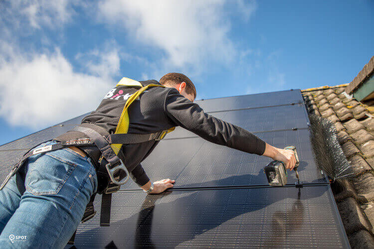 installatie zonnepanelen